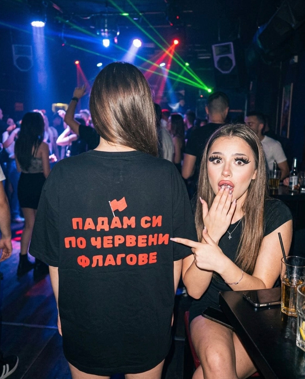 Тениска “Падам си по червени флагове”
