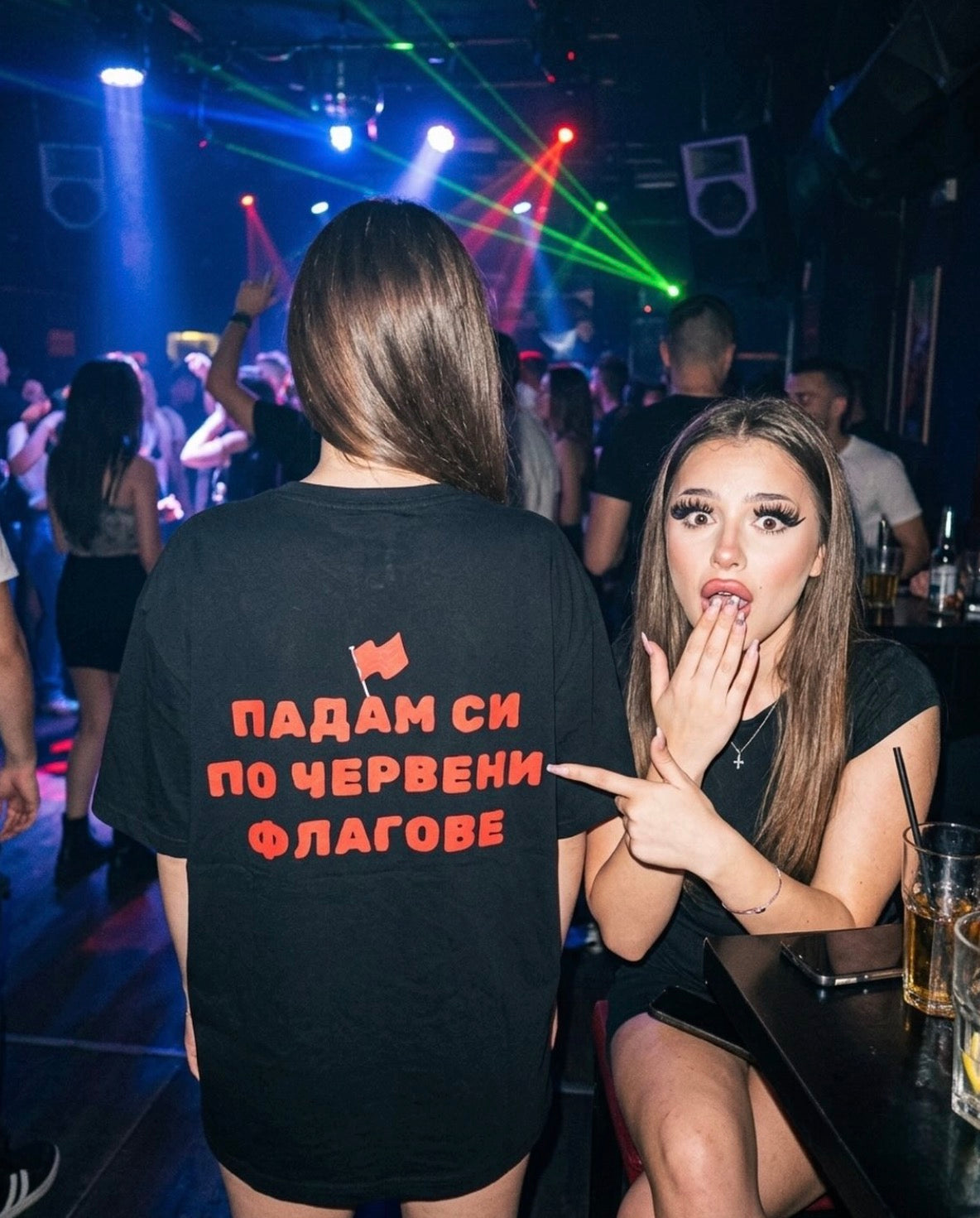 Тениска “Падам си по червени флагове”
